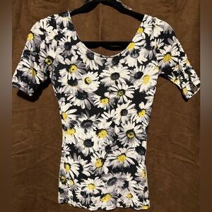Scoop neck form fitting top